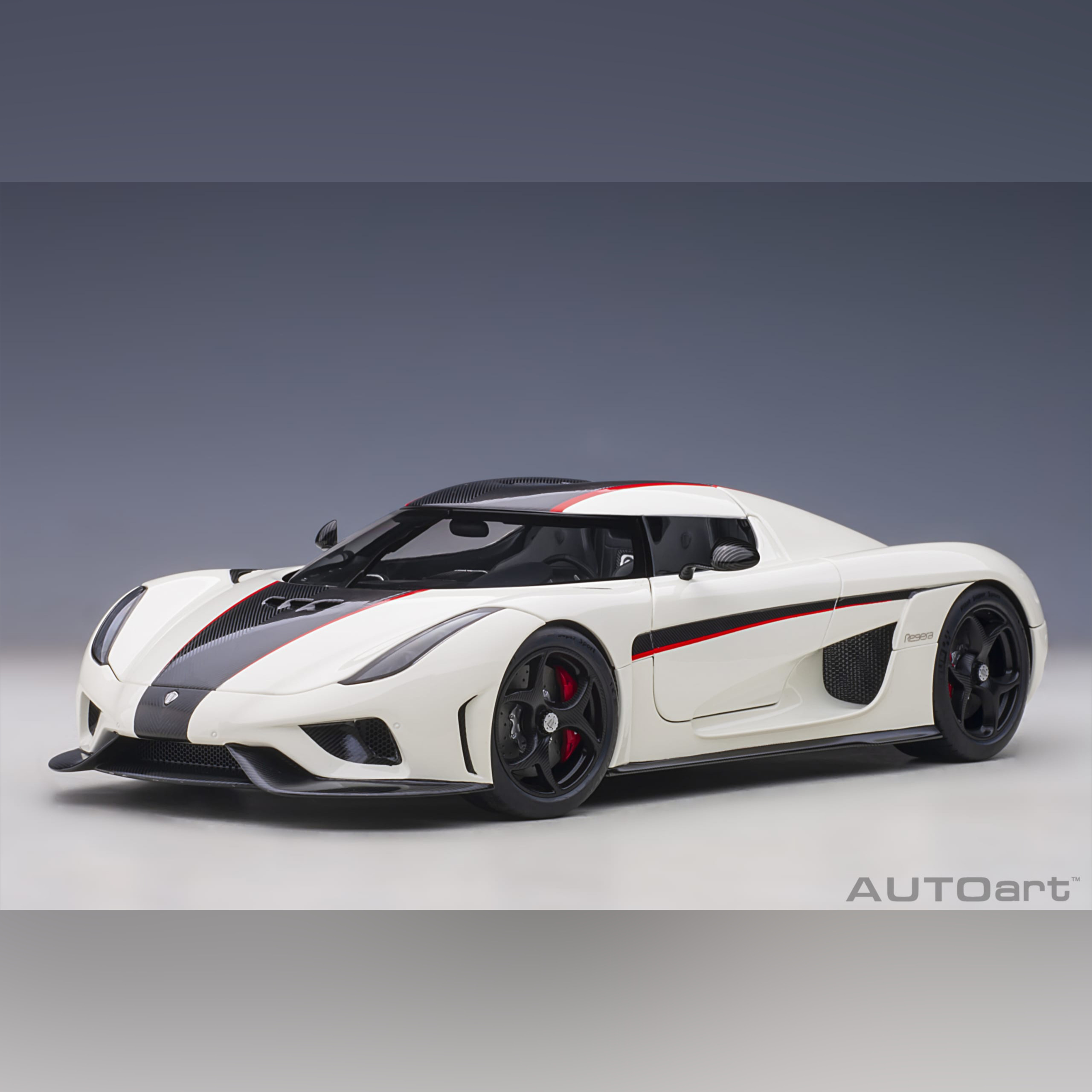 1-18-koenigsegg-regera-arctic-white-carbon