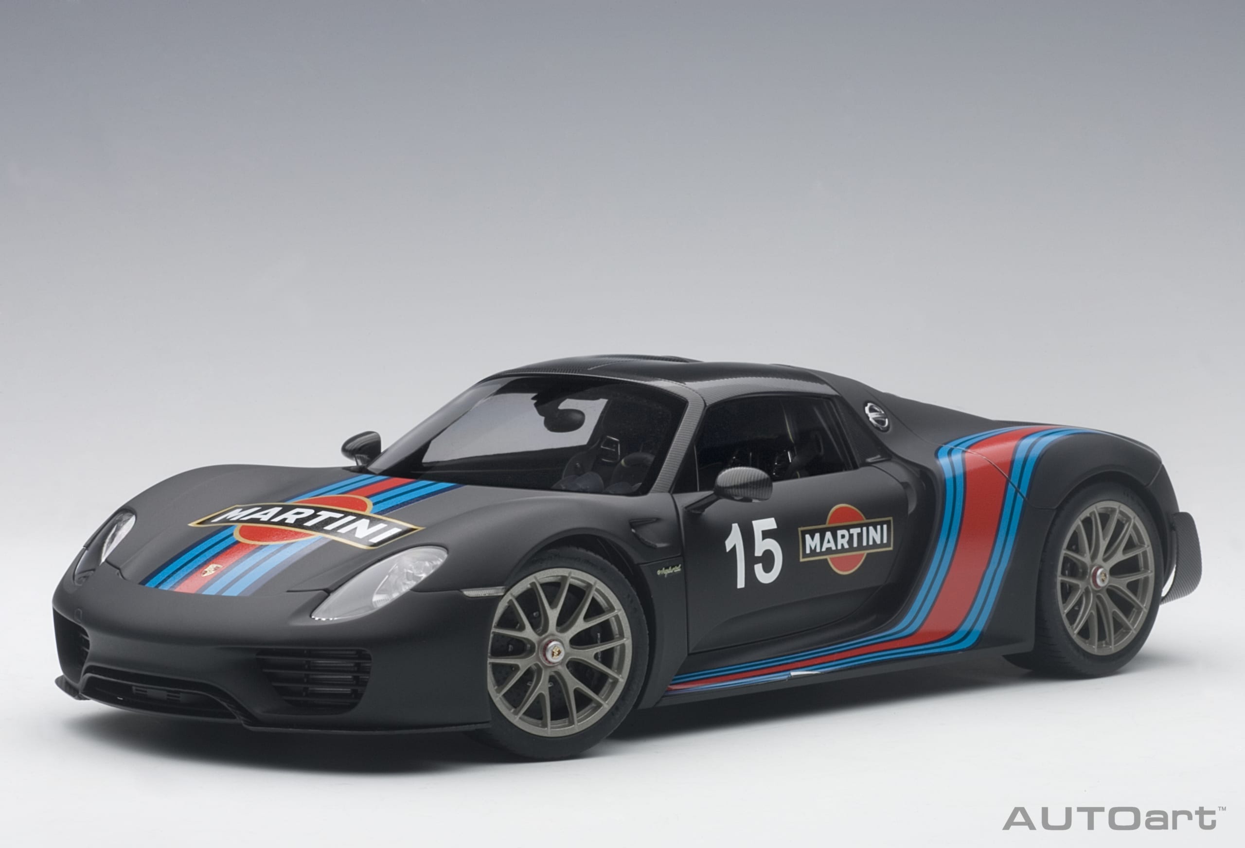 1-18-porsche-918-spyder-weissach-package-matt-black-with-martini-livery