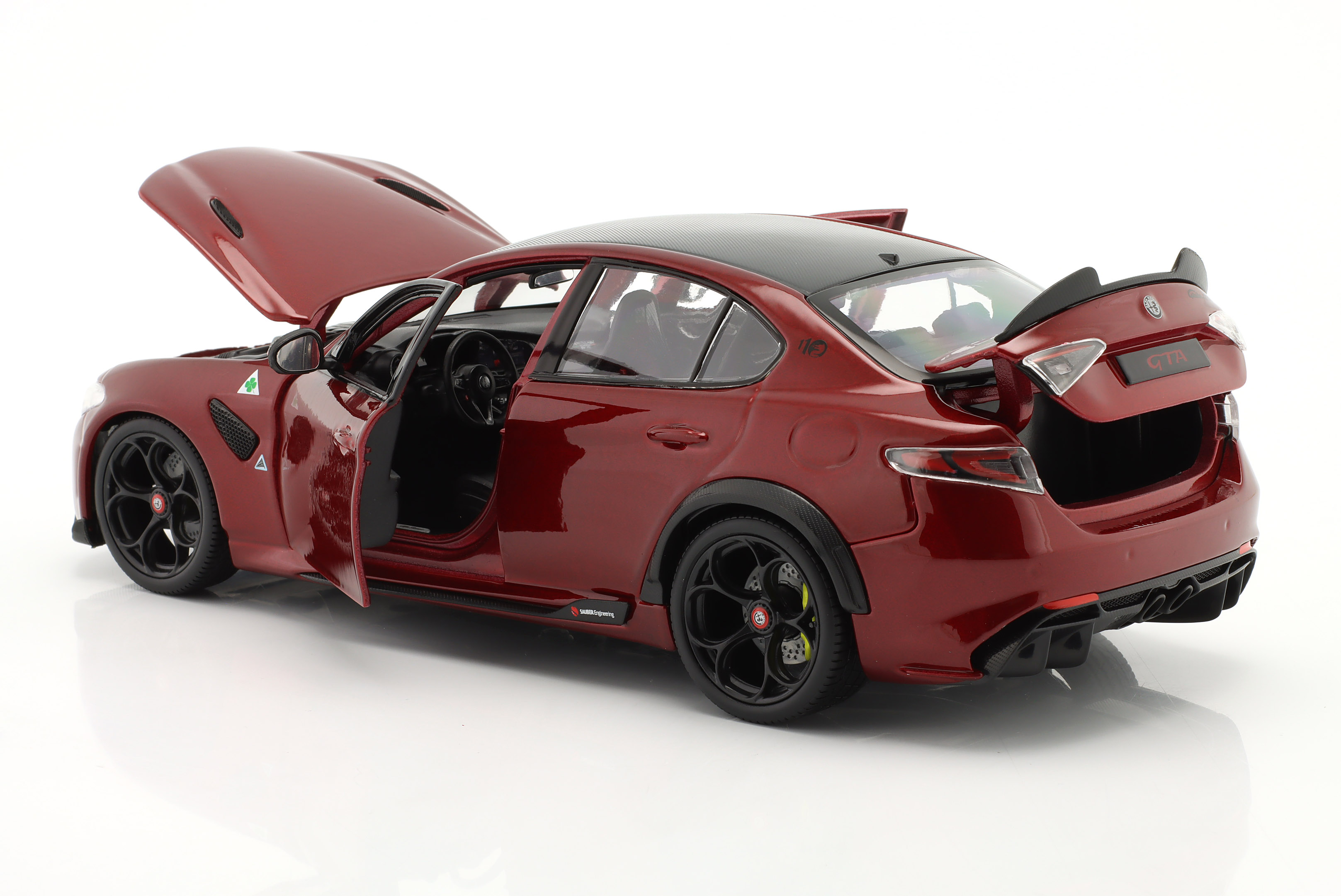 bburago_1_18_alfa_romeo_giulia_gta_year_2020_alfa_203