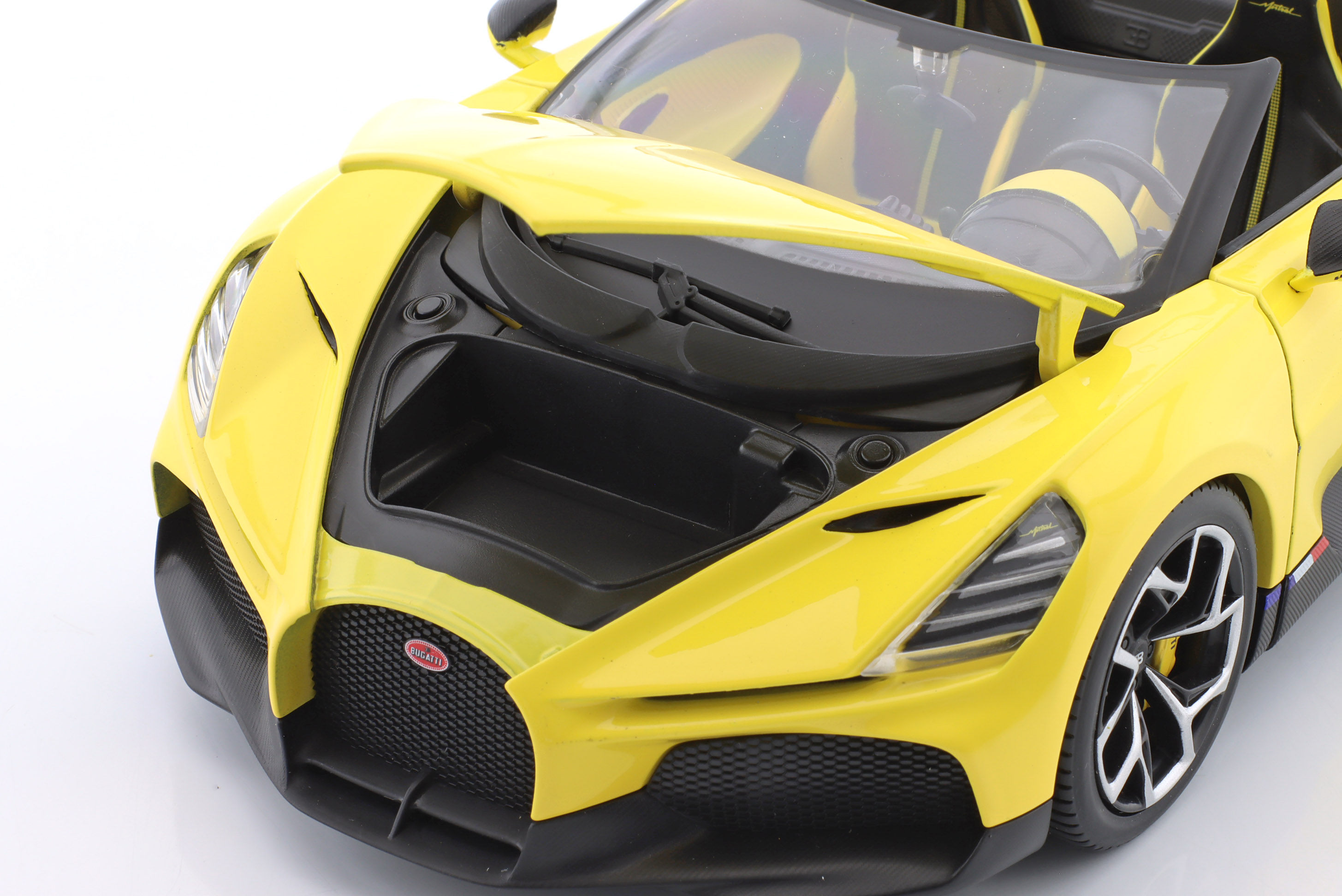 bburago_1_18_bugatti_w16_mistral_year_2023_yellow_204