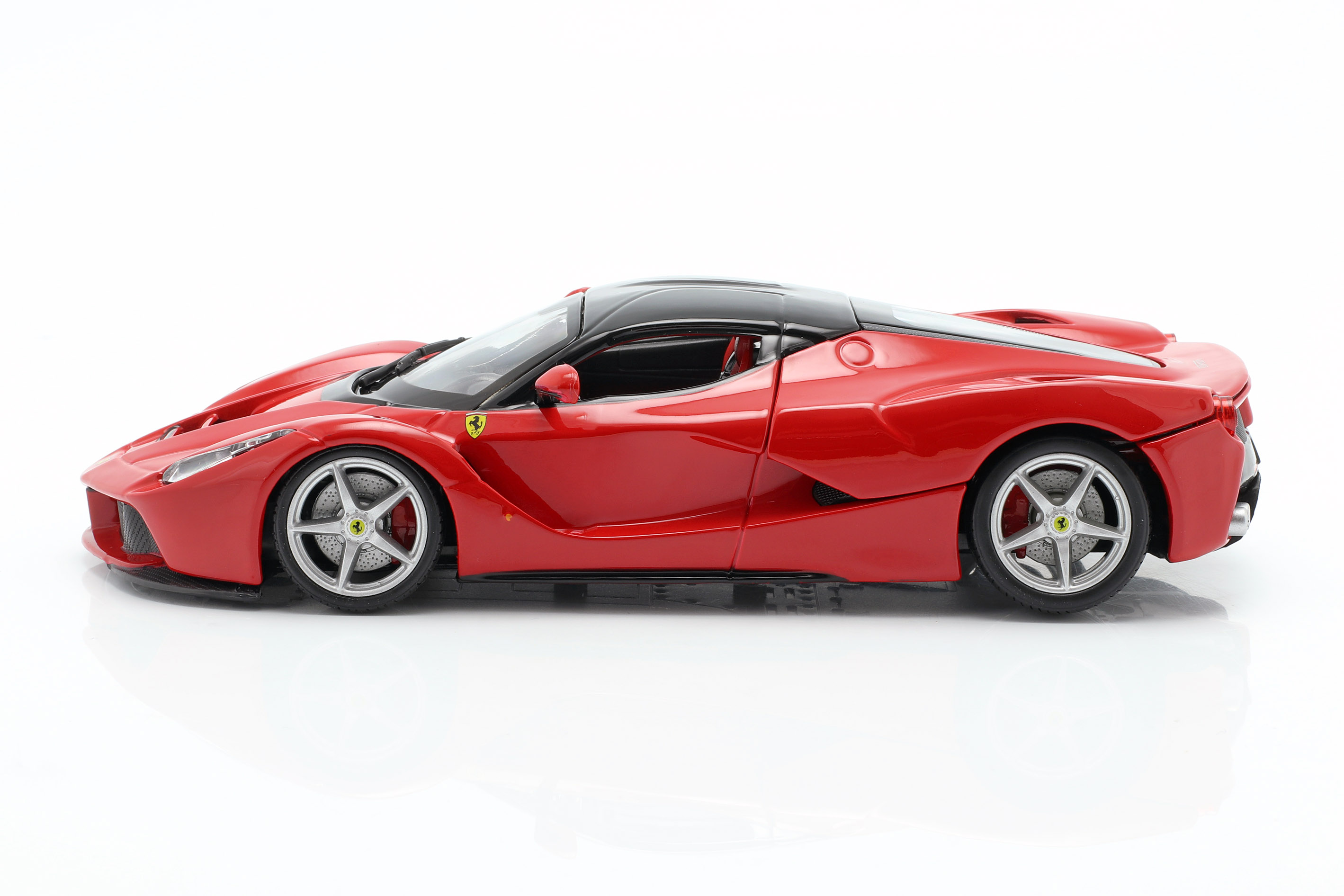 bburago_1_24_ferrari_laferrari_red_black_18_26001_-1-