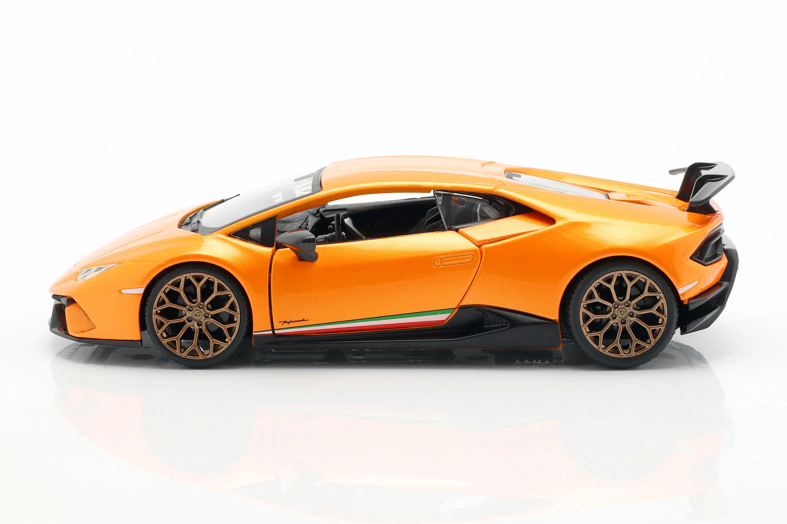 bburago_1_24_lamborghini_huracan_performante_bauja202