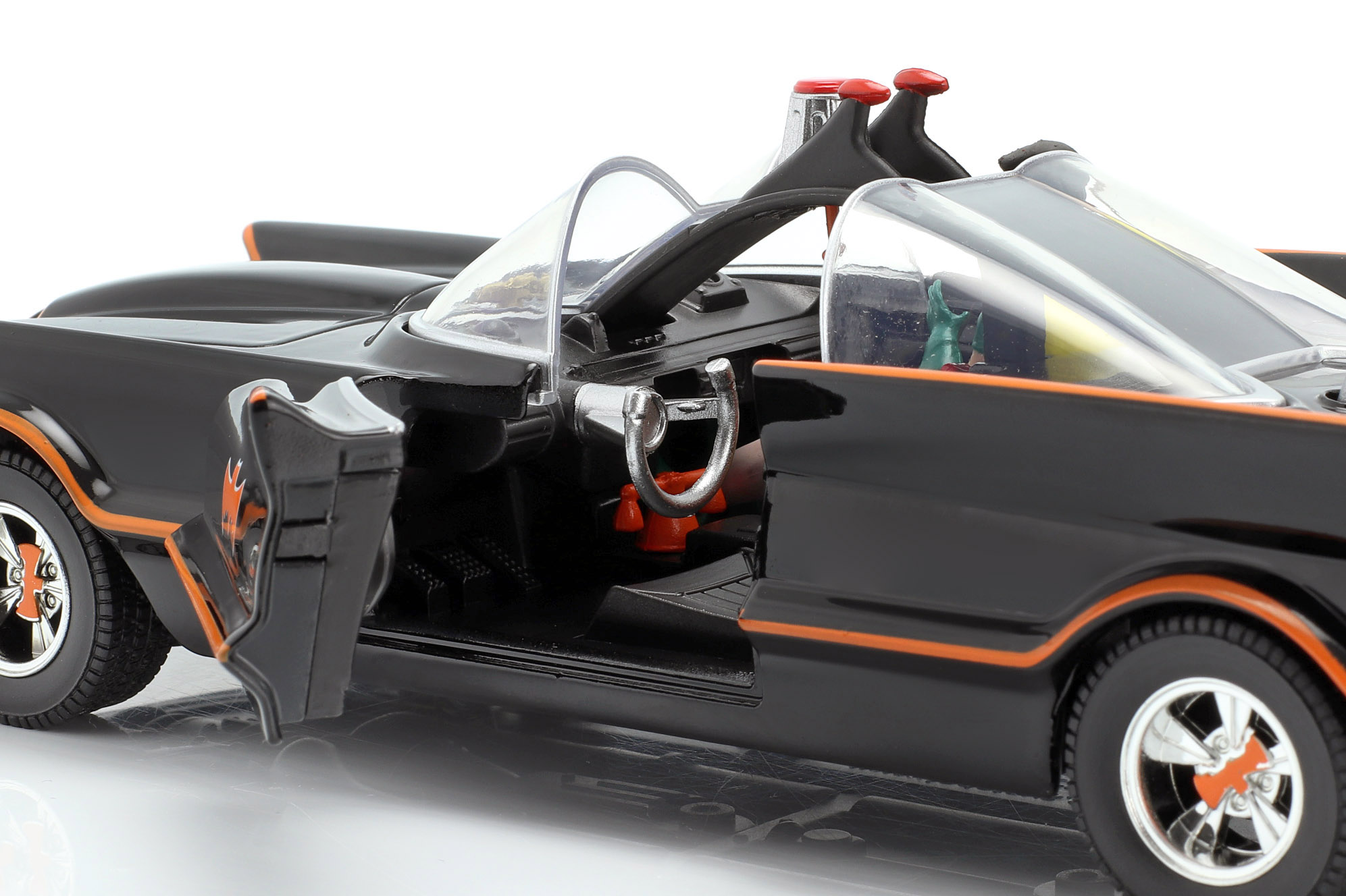 jadatoys_1_24_batmobile_with_batman_and_robin_figu203