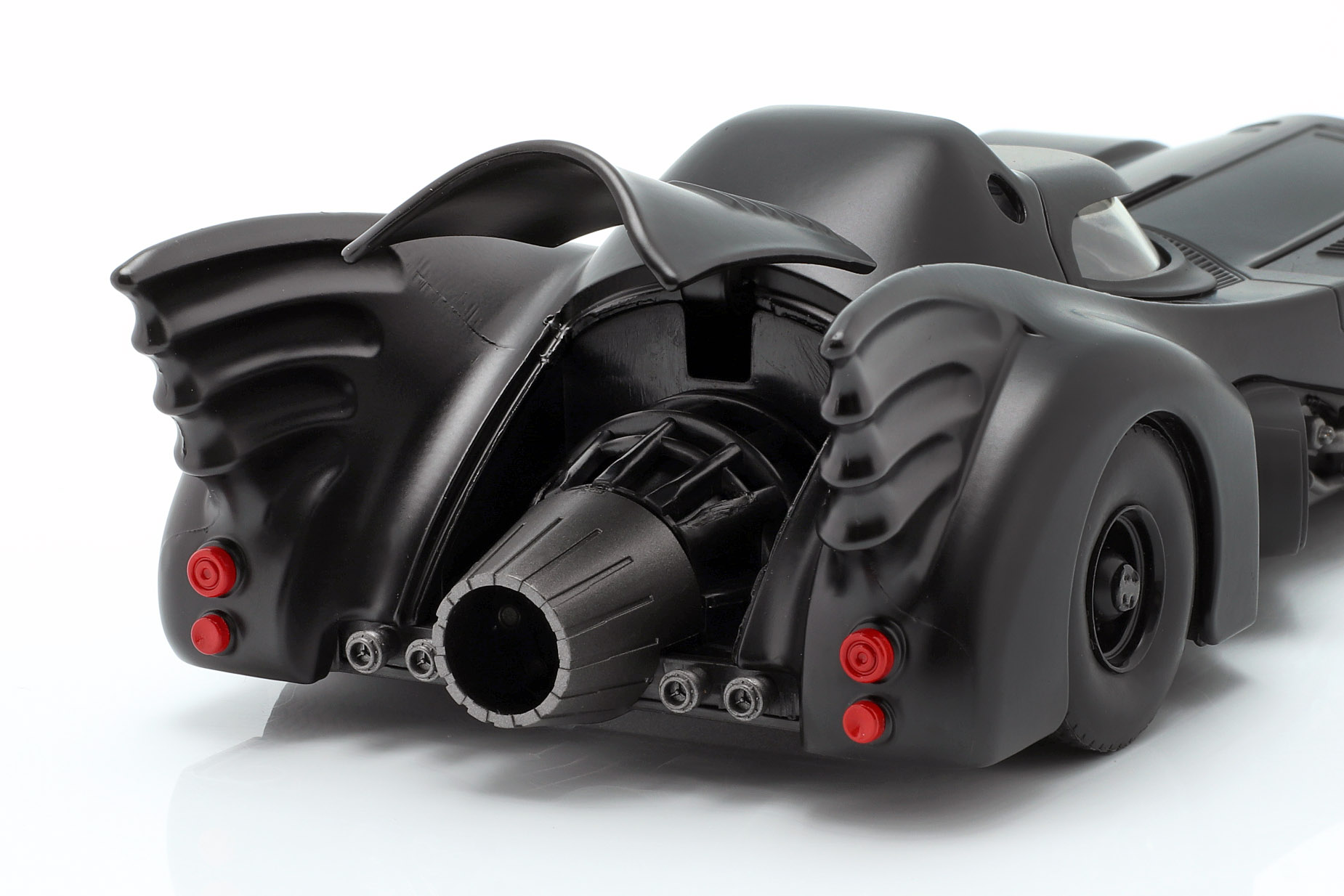 jadatoys_1_24_batmobile_with_batman_figure_movie_b204