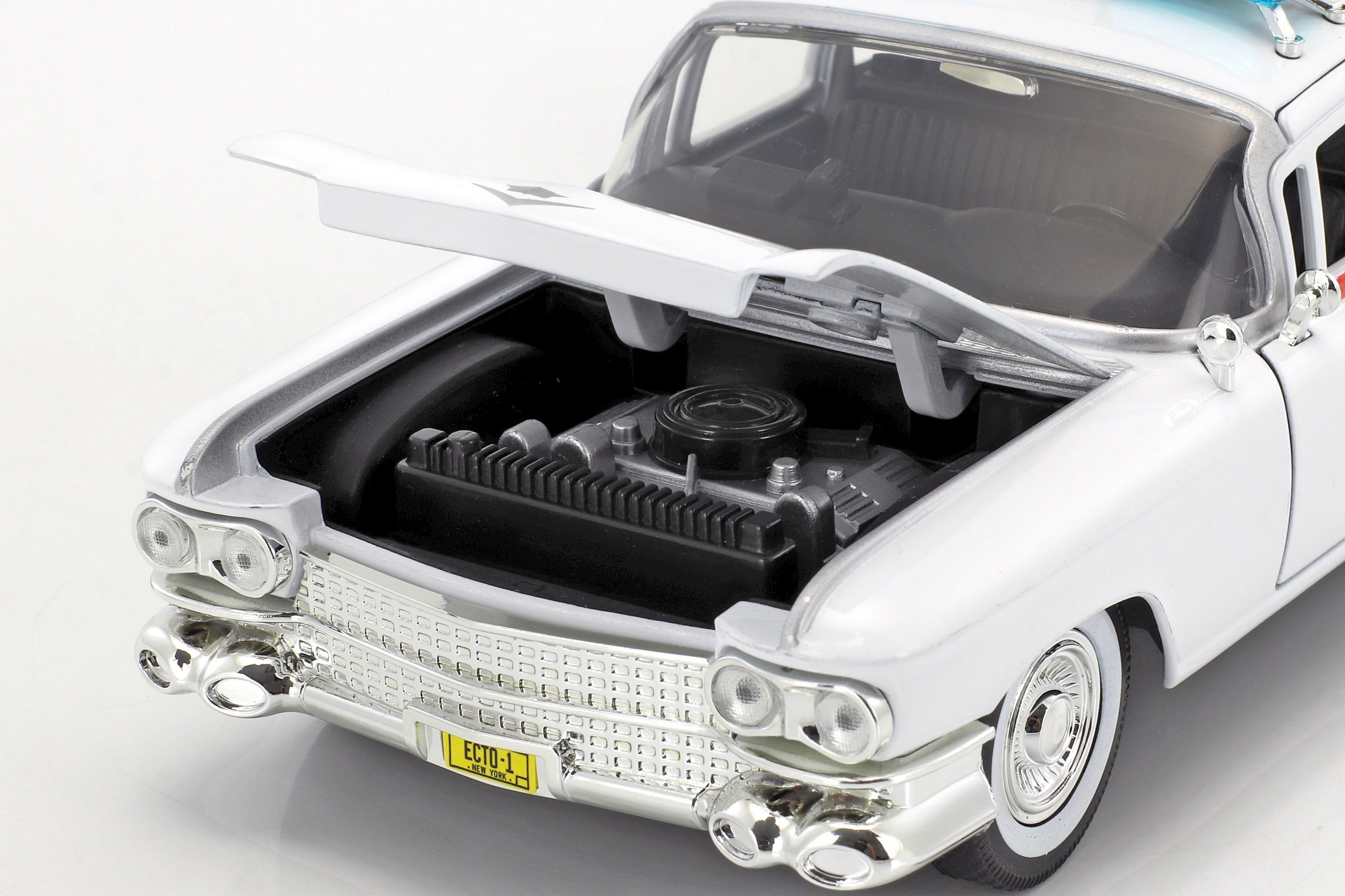 jadatoys_1_24_cadillac_ecto_1_out_the_movie_ghostb-3-