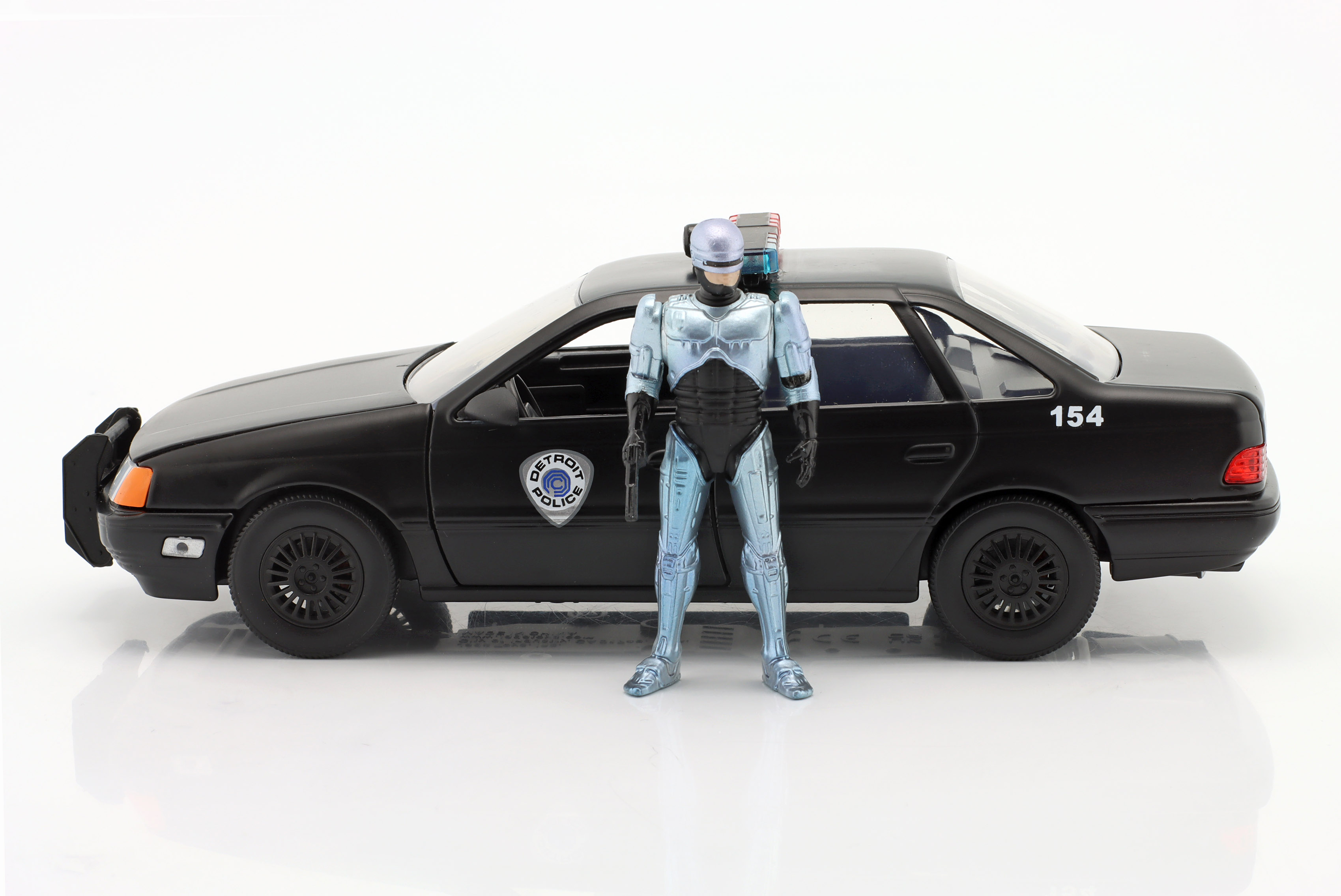 jadatoys_1_24_ford_taurus_ocp_year_1986_movie_robo-1-