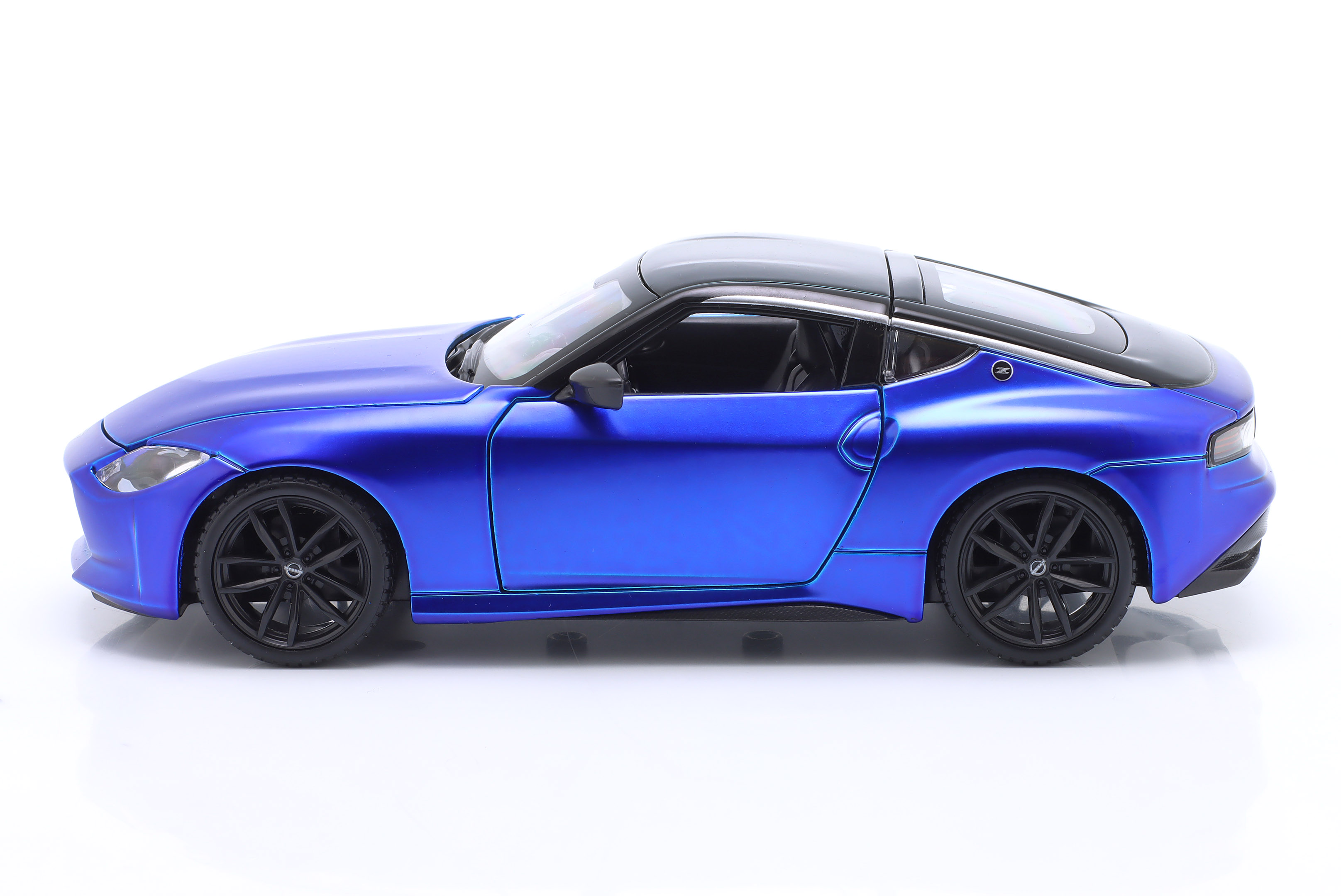 maisto_1_24_nissan_400z_year_2023_blue_32904_-1-