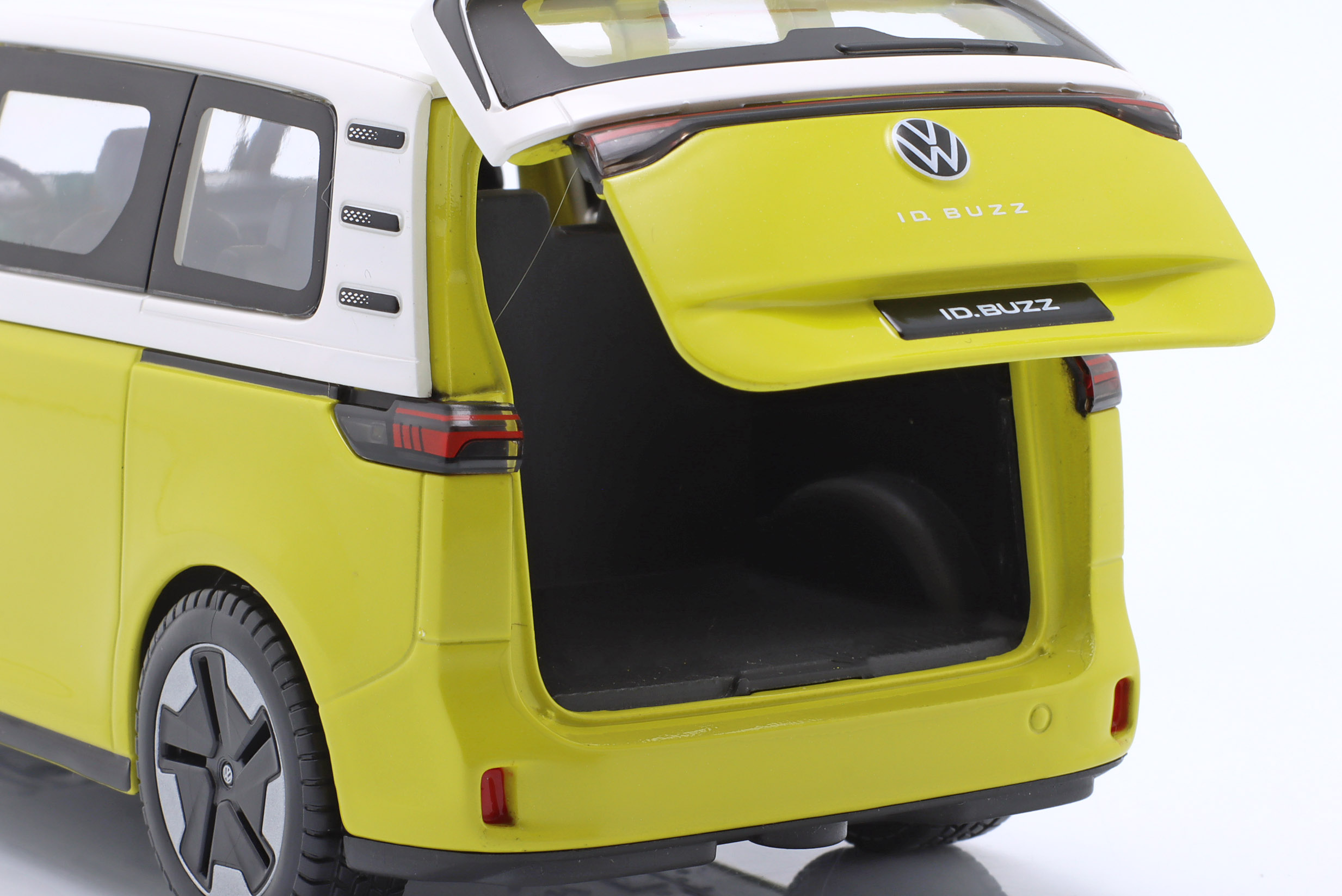 maisto_1_24_volkswagen_vw_id_buzz_year_2023_yellow204