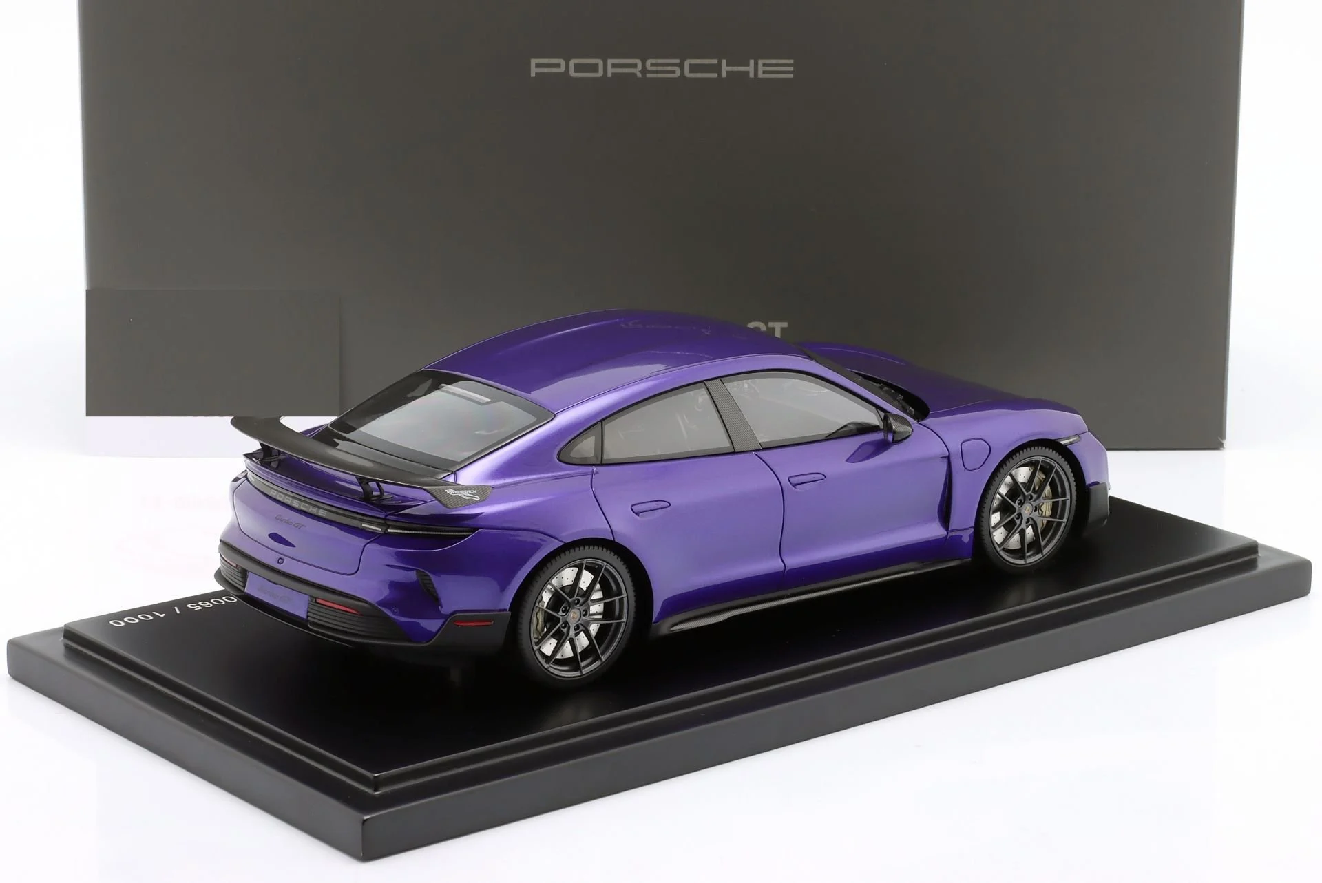 minichamps-1-18-porsche-taycan-turbo-gt-with-weiss-1