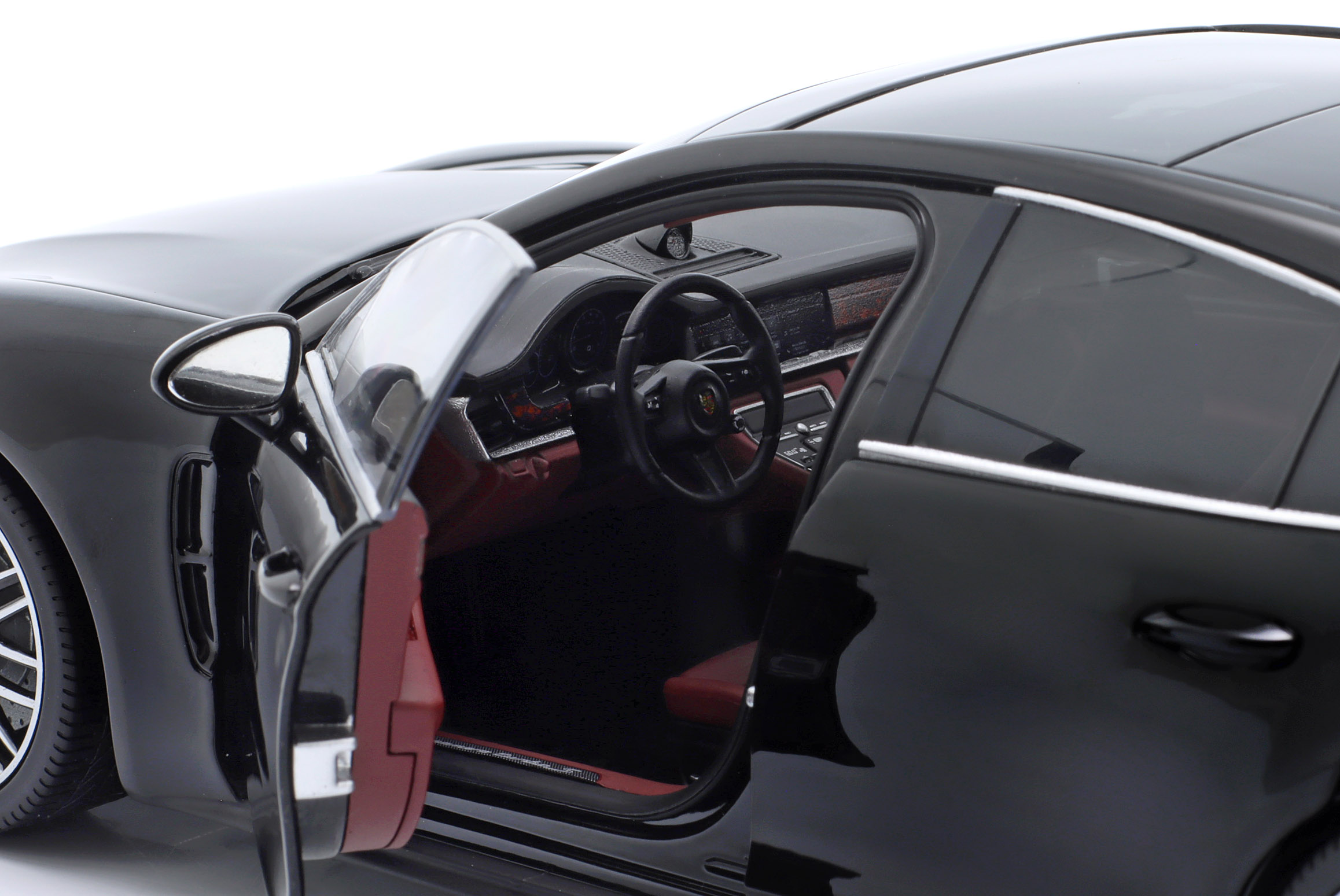 minichamps_1_18_porsche_panamera_turbo_s_year_2020203