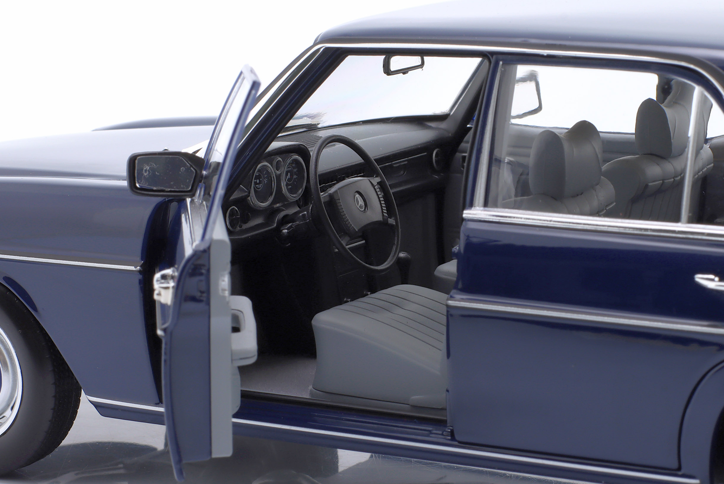 norev_1_18_mercedes_benz_200_w115_year_1973_1976_m204