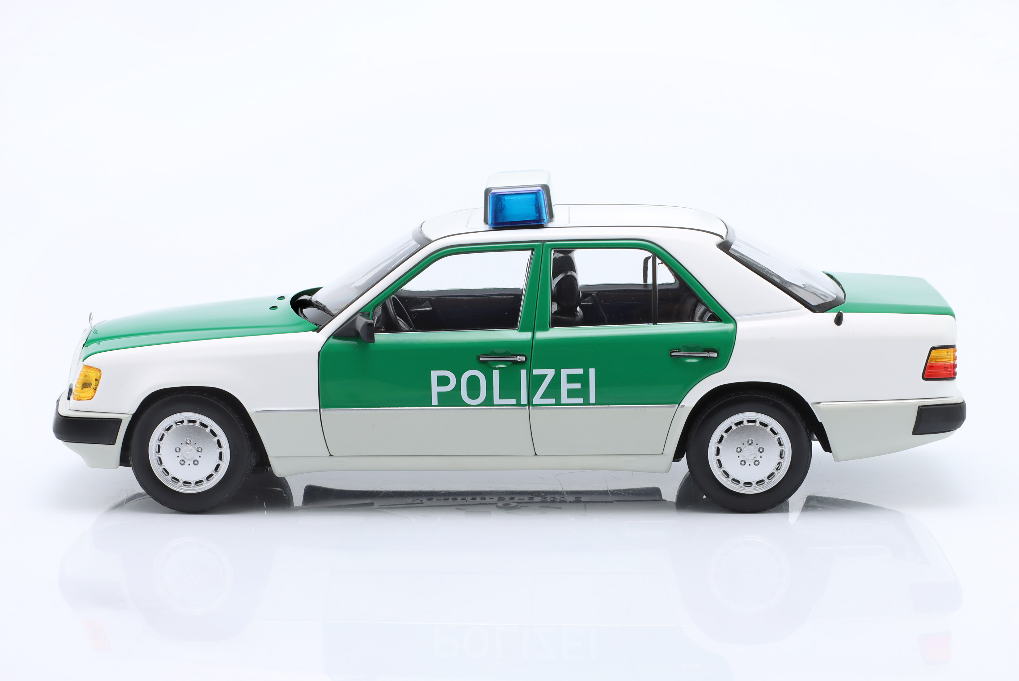 norev_1_18_mercedes_benz_230e_w124_police_year_198203