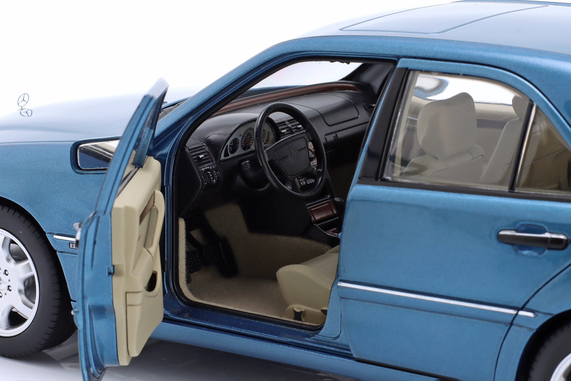 norev_1_18_mercedes_benz_c_klasse_w202_year_1997_2203