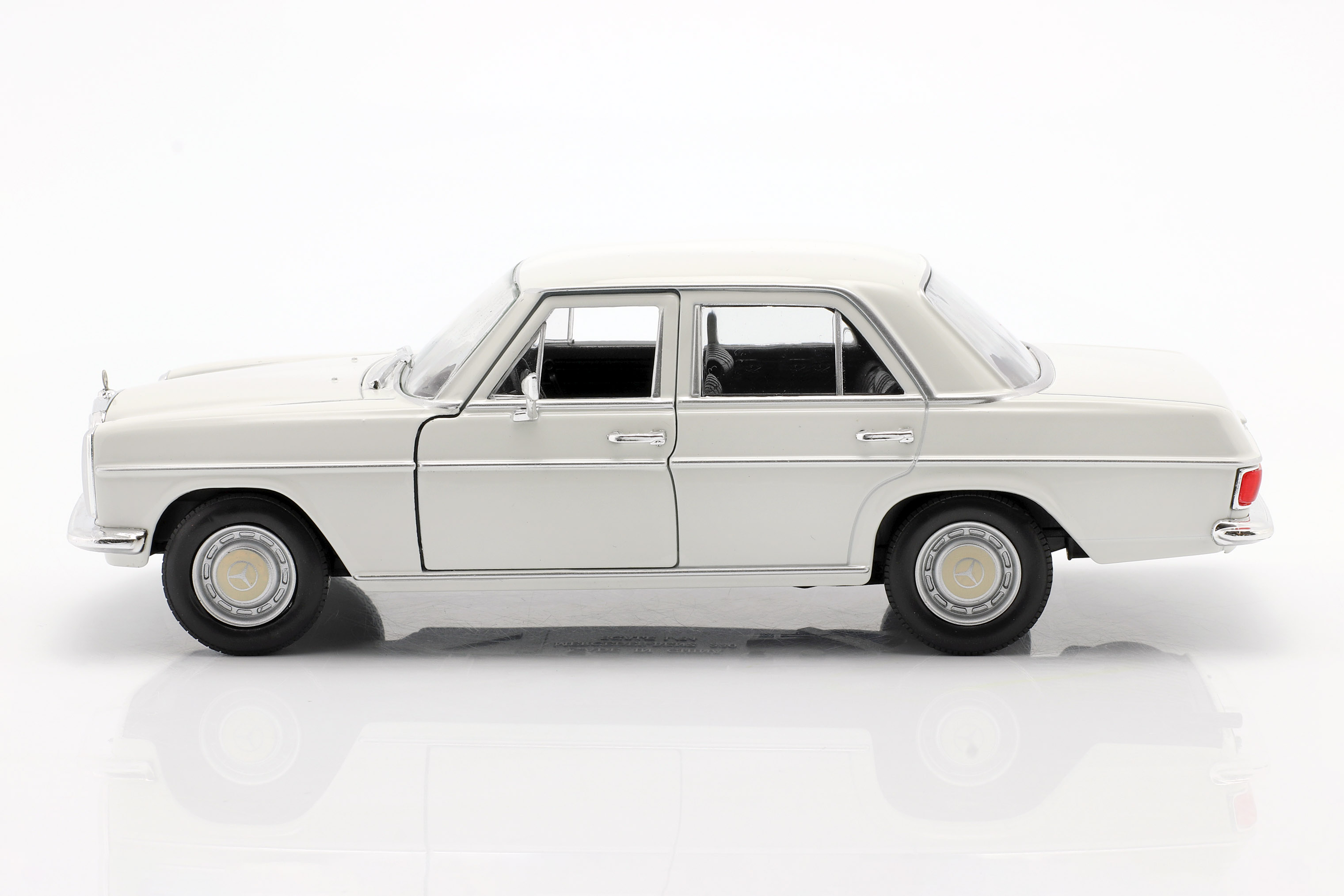 welly_1_24_mercedes_benz_220_8_w115_cream_white_24202