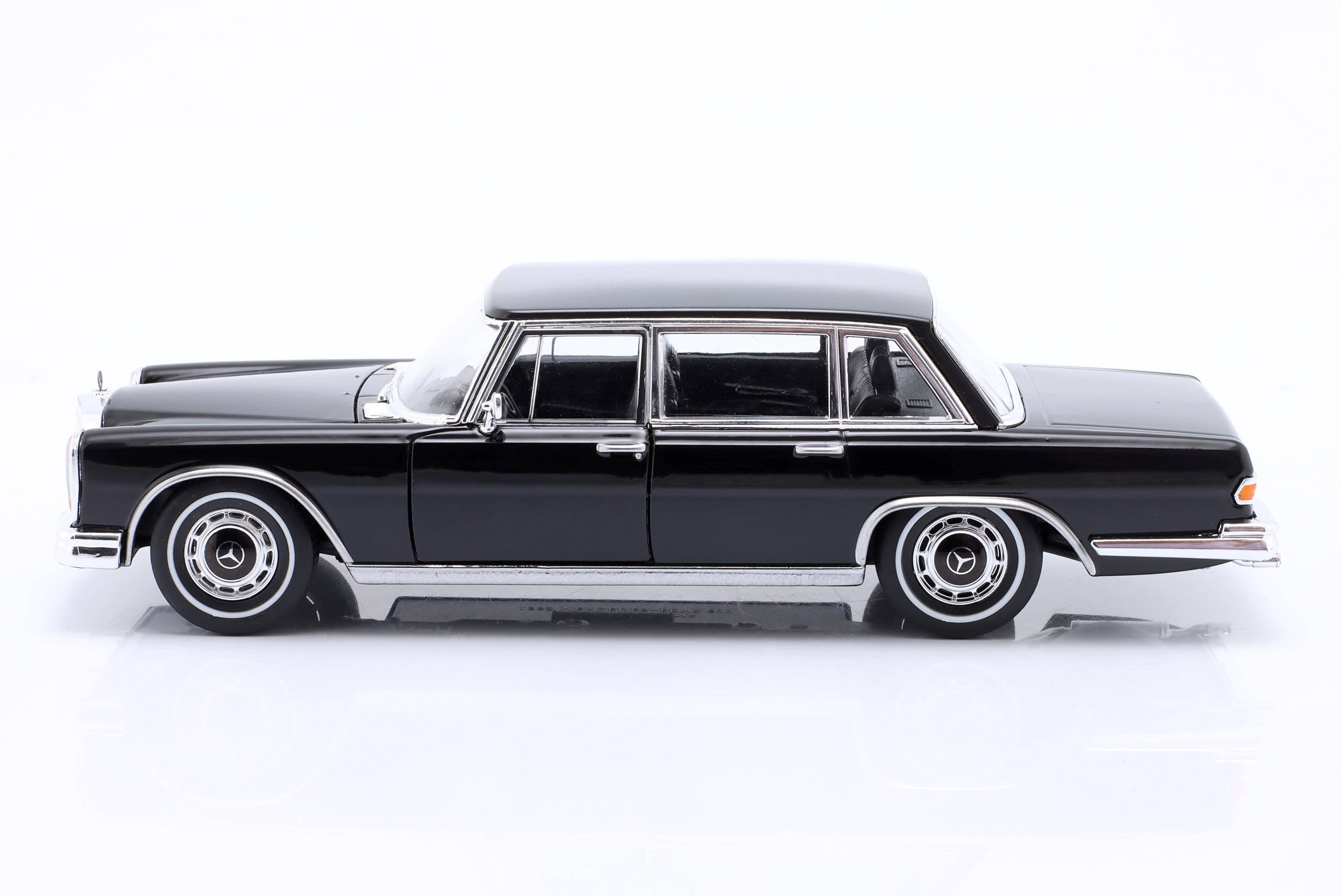 welly_1_24_mercedes_benz_600_construction_year_196201