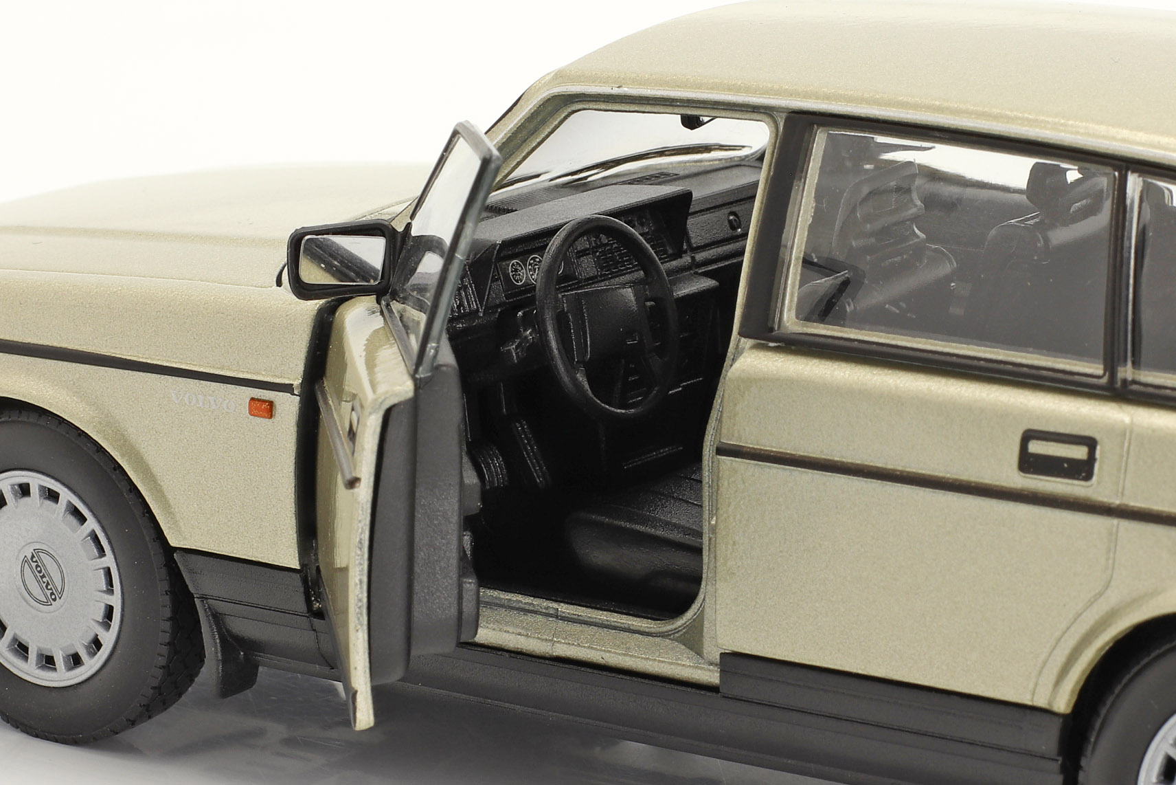 welly_1_24_volvo_240_gl_gold_metallic_24102_201